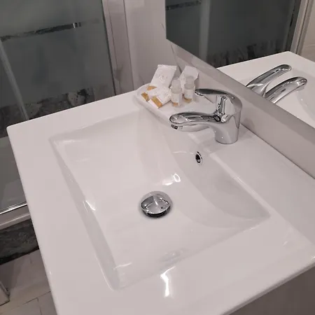 Sienemia, Mansarda A 5 Minuti Da Porta Susa E Piazza Statuto * Torino