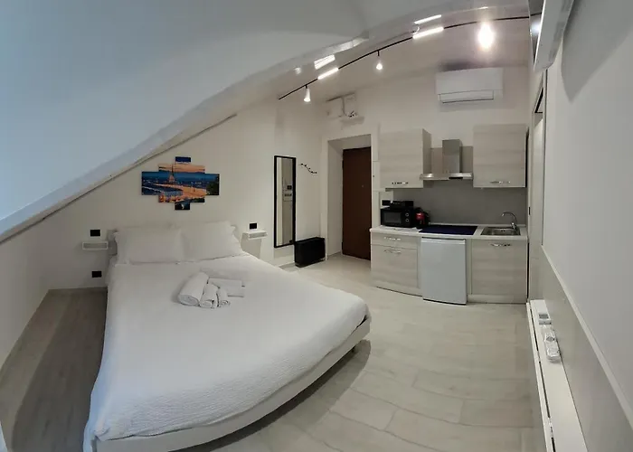 Sienemia, Mansarda A 5 Minuti Da Porta Susa E Piazza Statuto Apartamento Turín